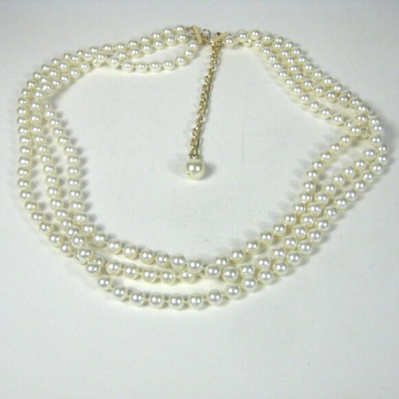 Vintage 1990 Triple Strand Faux Pearl Necklace Gold Tone Chain Adjustable Hong K - Picture 9 of 9